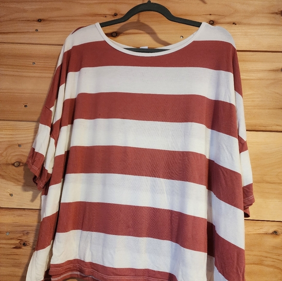 Pink and white striped old navy oversized t-shirt 🎀 - Picture 4 of 9